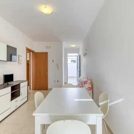 Apartment Climatizzato Con Patio Esterno Privato A 150 M Dal Mare *