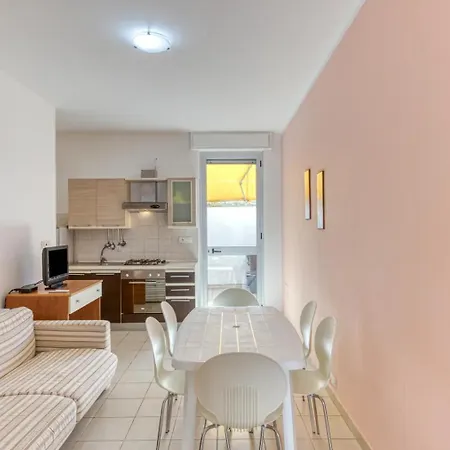 Climatizzato Con Patio Esterno Privato A 150 M Dal Mare Torre San Giovanni Ugento