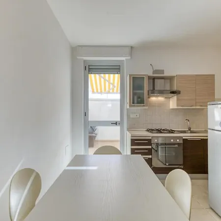 Climatizzato Con Patio Esterno Privato A 150 M Dal Mare Apartment
