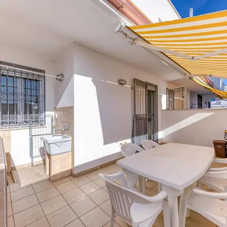 Apartment Climatizzato Con Patio Esterno Privato A 150 M Dal Mare *