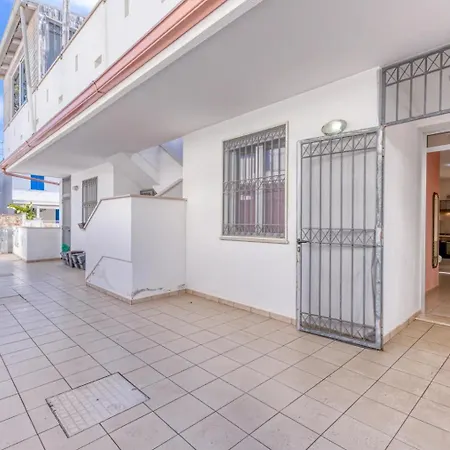 Climatizzato Con Patio Esterno Privato A 150 M Dal Mare Apartment
